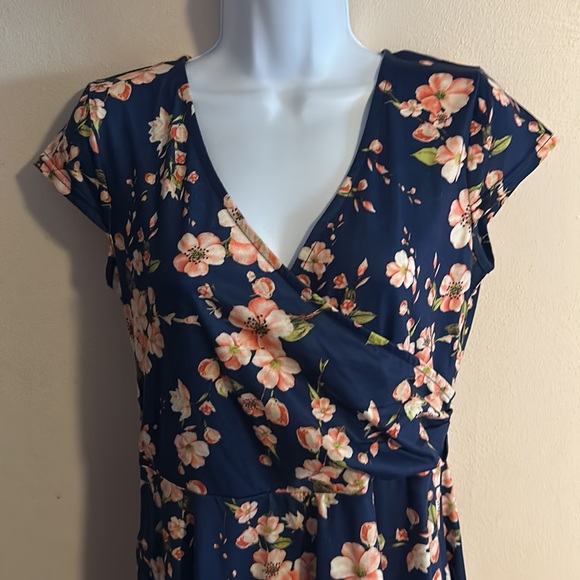 Woman’s floral summer dress - Picture 2 of 7